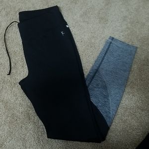 2/$15 Nwot Dan skin now fitted legging size small